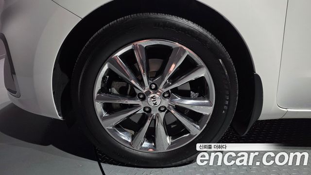 Kia Carnival 9-Seater Prstige 2019 — фото 5