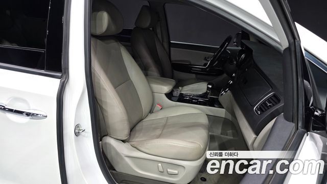 Kia Carnival 9-Seater Prstige 2019 — фото 11