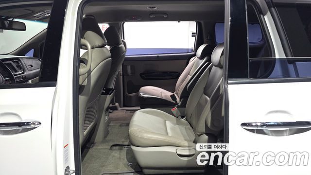 Kia Carnival 9-Seater Prstige 2019 — фото 12