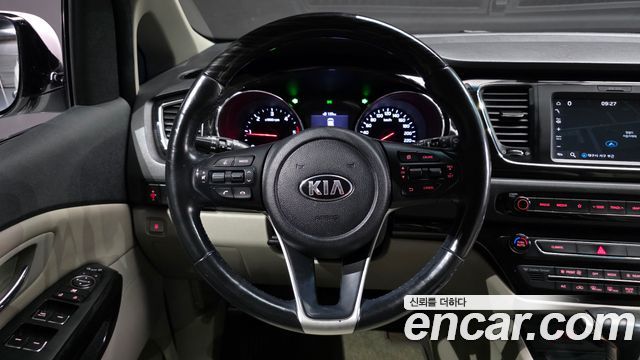Kia Carnival 9-Seater Prstige 2019 — фото 13