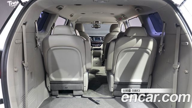 Kia Carnival 9-Seater Prstige 2019 — фото 16