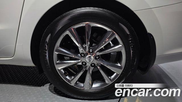 Kia Carnival 9-Seater Prstige 2019 — фото 21