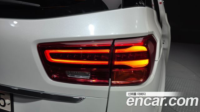 Kia Carnival 9-Seater Prstige 2019 — фото 23