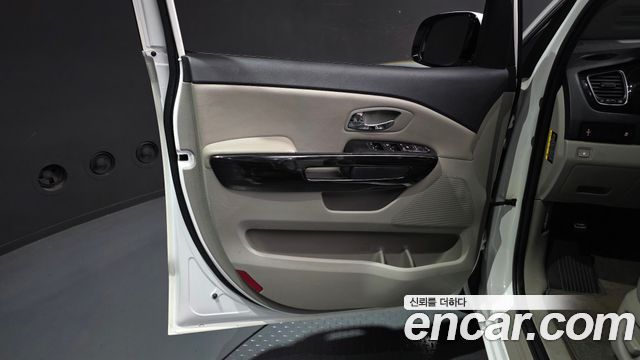 Kia Carnival 9-Seater Prstige 2019 — фото 24