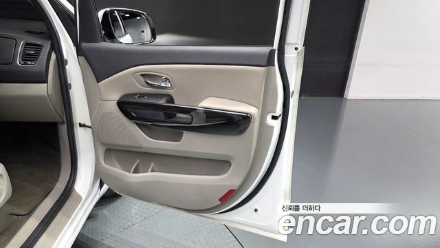 Kia Carnival 9-Seater Prstige 2019 — фото 25