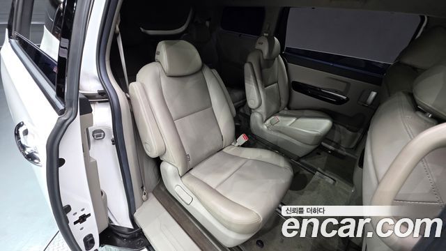 Kia Carnival 9-Seater Prstige 2019 — фото 26