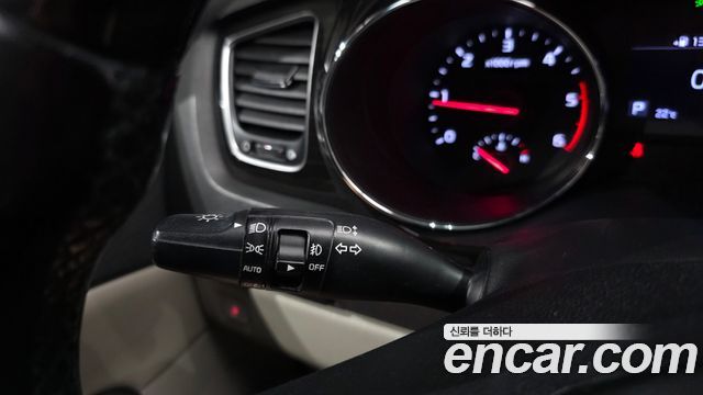 Kia Carnival 9-Seater Prstige 2019 — фото 31