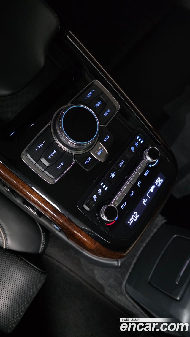 Genesis EQ900 3.3 T-GDI AWD Prestige 2016 — фото 42