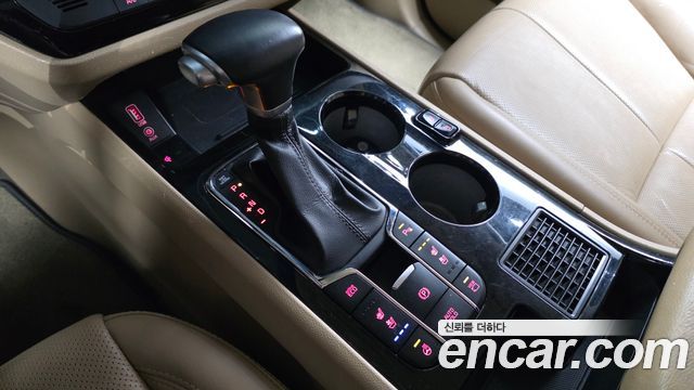 Kia Carnival 9-Seater Hi-Limousine Noblesse Special 2019 — фото 9