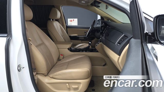Kia Carnival 9-Seater Hi-Limousine Noblesse Special 2019 — фото 11