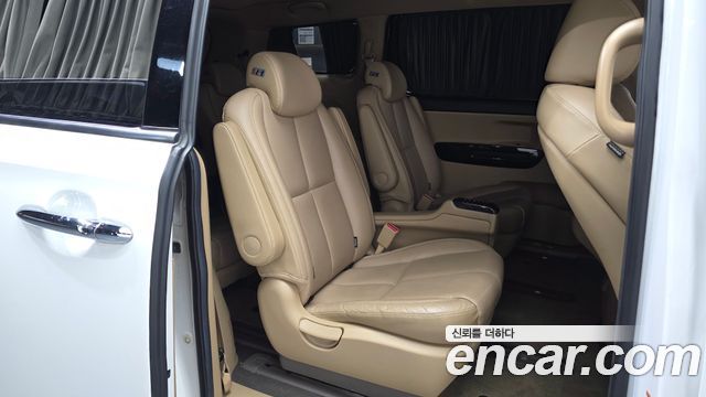 Kia Carnival 9-Seater Hi-Limousine Noblesse Special 2019 — фото 12