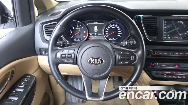 Kia Carnival 9-Seater Hi-Limousine Noblesse Special 2019 — фото 13