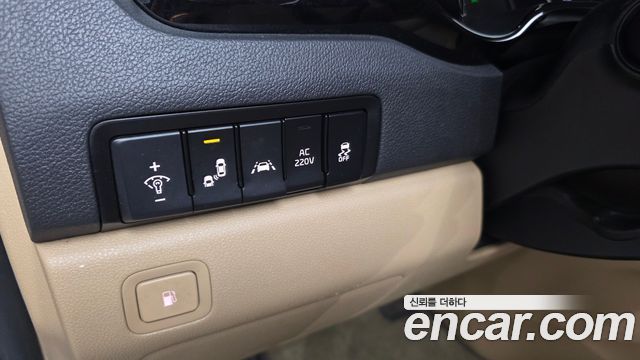 Kia Carnival 9-Seater Hi-Limousine Noblesse Special 2019 — фото 14
