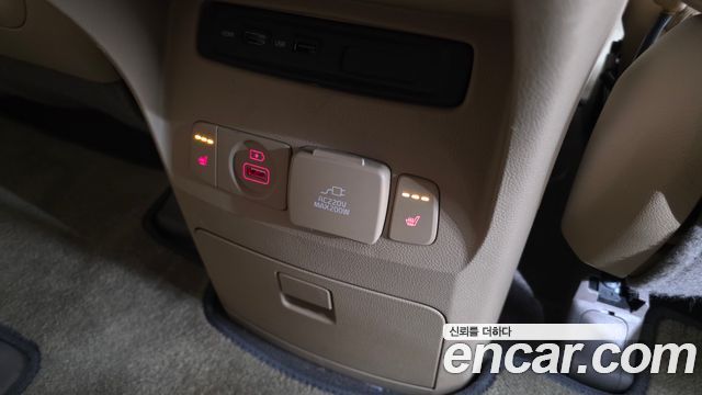 Kia Carnival 9-Seater Hi-Limousine Noblesse Special 2019 — фото 18
