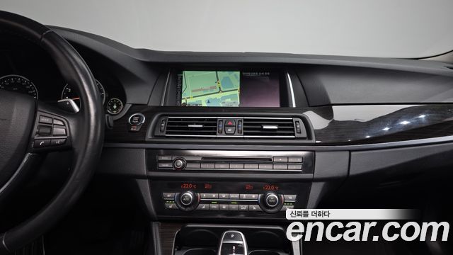 BMW 5 Series (F10) 528i Luxury Plus 2015 — фото 18