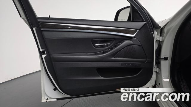 BMW 5 Series (F10) 528i Luxury Plus 2015 — фото 30