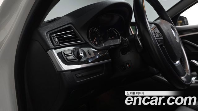 BMW 5 Series (F10) 528i Luxury Plus 2015 — фото 42