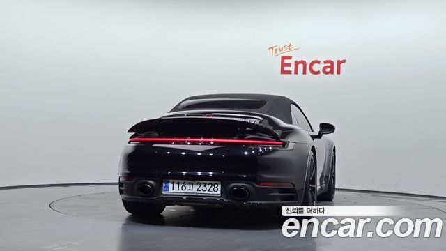Porsche 911 (992) Carrera 4 Cabriolet 2021 — фото 4