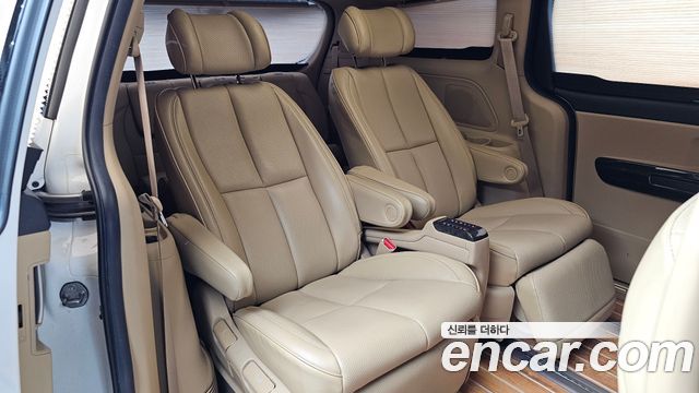 Kia Carnival Gasoline 9-Seater Hi-Limousine Noblesse Special 2019 — фото 11