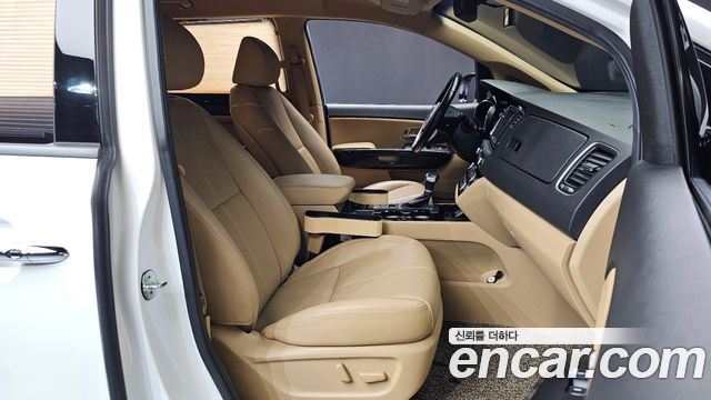 Kia Carnival Gasoline 9-Seater Hi-Limousine Noblesse Special 2019 — фото 12