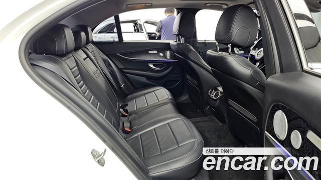 Mercedes-Benz E-Class (W213) E300 4MATIC Avnatgarde 2018 — фото 12