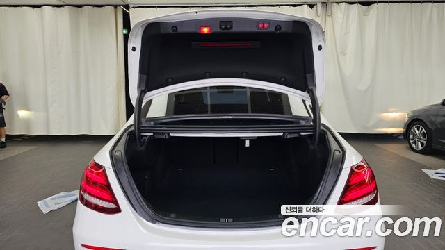 Mercedes-Benz E-Class (W213) E300 4MATIC Avnatgarde 2018 — фото 20