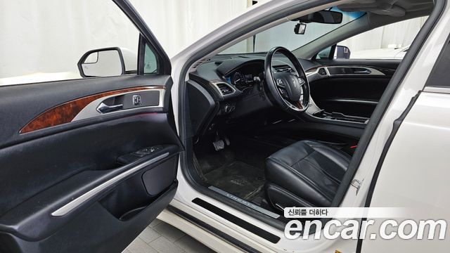 Lincoln MKZ Hybrid 2nd 2016 — фото 10