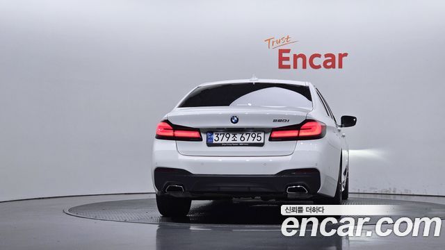 BMW 5 Series (G30) 520i M Sport 2023 — фото 4