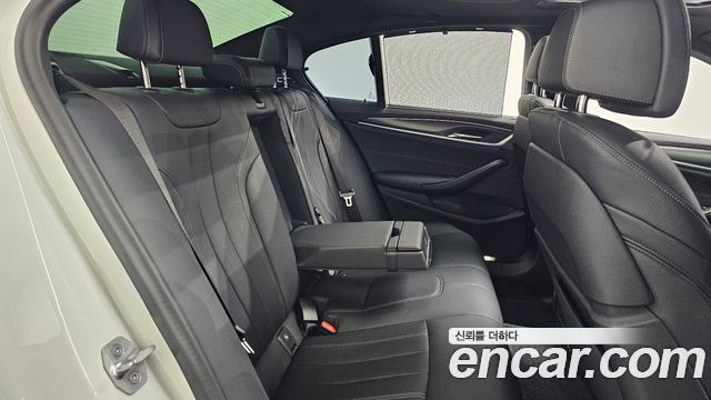 BMW 5 Series (G30) 520i M Sport 2023 — фото 11