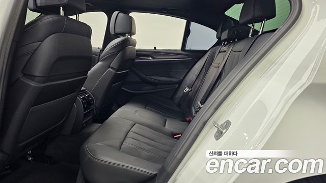 BMW 5 Series (G30) 520i M Sport 2023 — фото 12