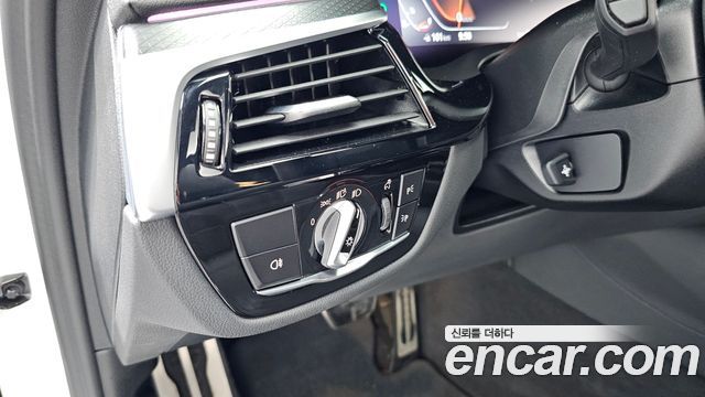 BMW 5 Series (G30) 520i M Sport 2023 — фото 16
