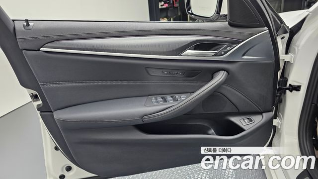BMW 5 Series (G30) 520i M Sport 2023 — фото 24