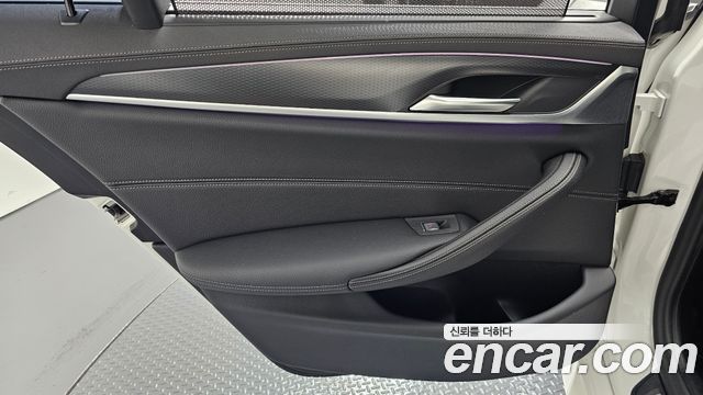BMW 5 Series (G30) 520i M Sport 2023 — фото 25