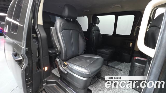 Hyundai Staria L3.5 Lounge 9-Seater Prestige 2022 — фото 12