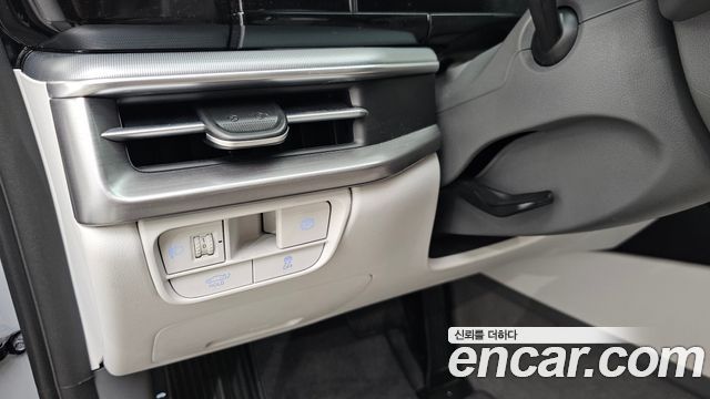 Hyundai Grandeur (GN7) 2,5 Gasoline 2WD Premium 2023 — фото 16