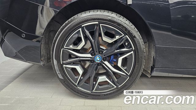 BMW iX xDrive50 Sports Plus 2022 — фото 5