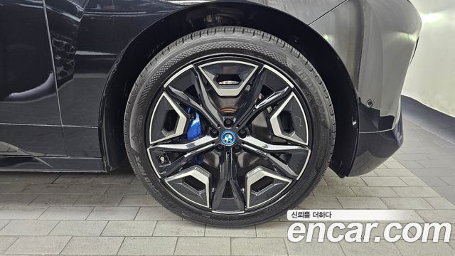 BMW iX xDrive50 Sports Plus 2022 — фото 21
