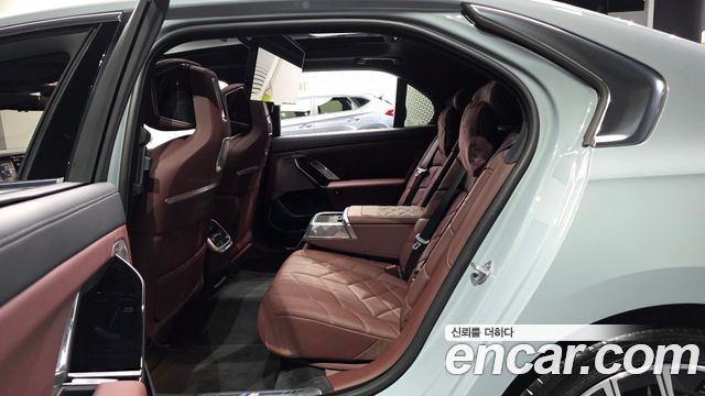 BMW 7 Series (G70) 740i xDrive M Sport 2025 — фото 12