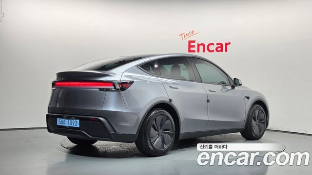 Tesla Model Y RWD 2025 — фото 2