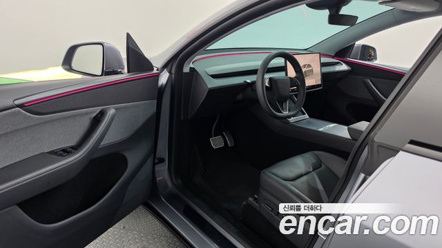 Tesla Model Y RWD 2025 — фото 10