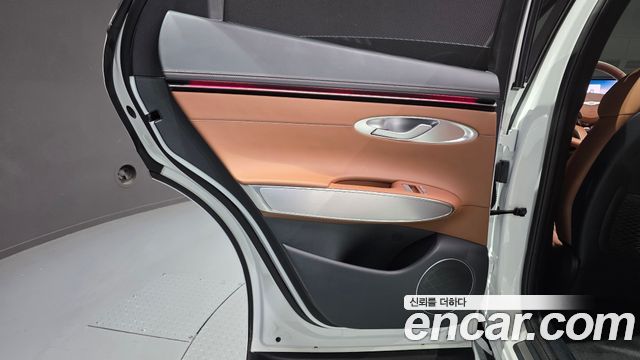 Genesis GV70 2.5T Gasoline 2WD 2025 — фото 25