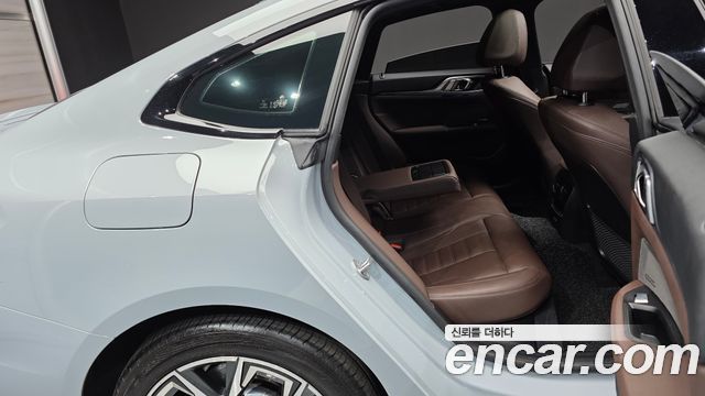 BMW i4 eDrive40 M Sports Pro 2023 — фото 11