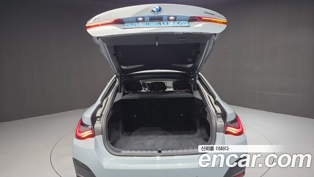 BMW i4 eDrive40 M Sports Pro 2023 — фото 17