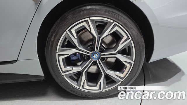 BMW i4 eDrive40 M Sports Pro 2023 — фото 21