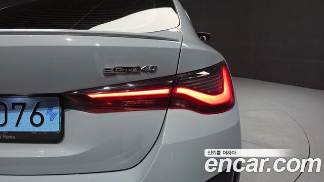 BMW i4 eDrive40 M Sports Pro 2023 — фото 23