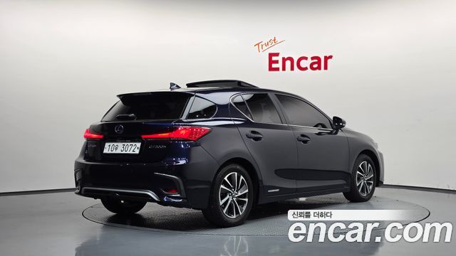 Lexus CT200h 1.8 Supreme ZWA10 2018 — фото 2