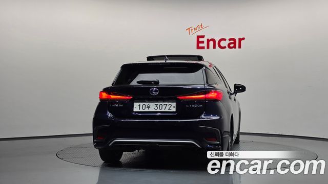 Lexus CT200h 1.8 Supreme ZWA10 2018 — фото 4