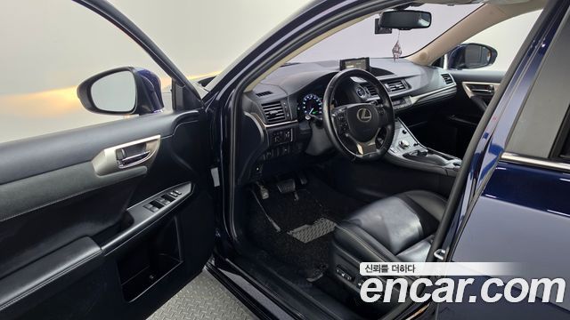 Lexus CT200h 1.8 Supreme ZWA10 2018 — фото 10