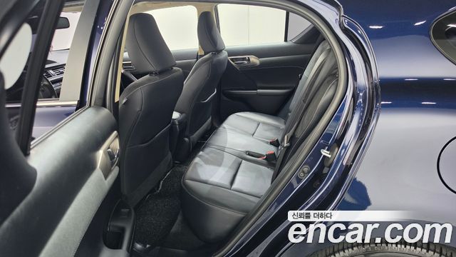 Lexus CT200h 1.8 Supreme ZWA10 2018 — фото 11