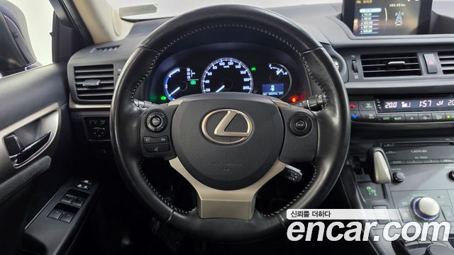 Lexus CT200h 1.8 Supreme ZWA10 2018 — фото 12
